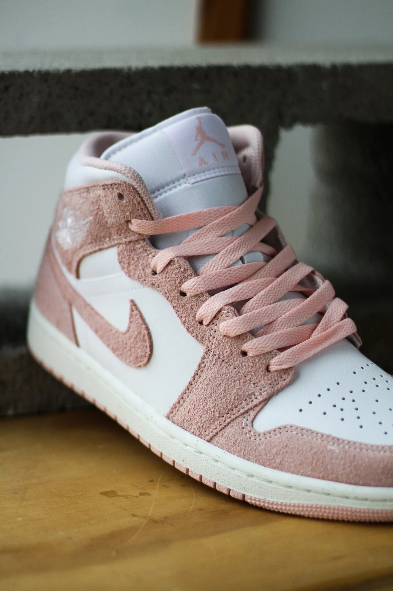 AIR JORDAN 1 MID SE "LEGEND PINK"