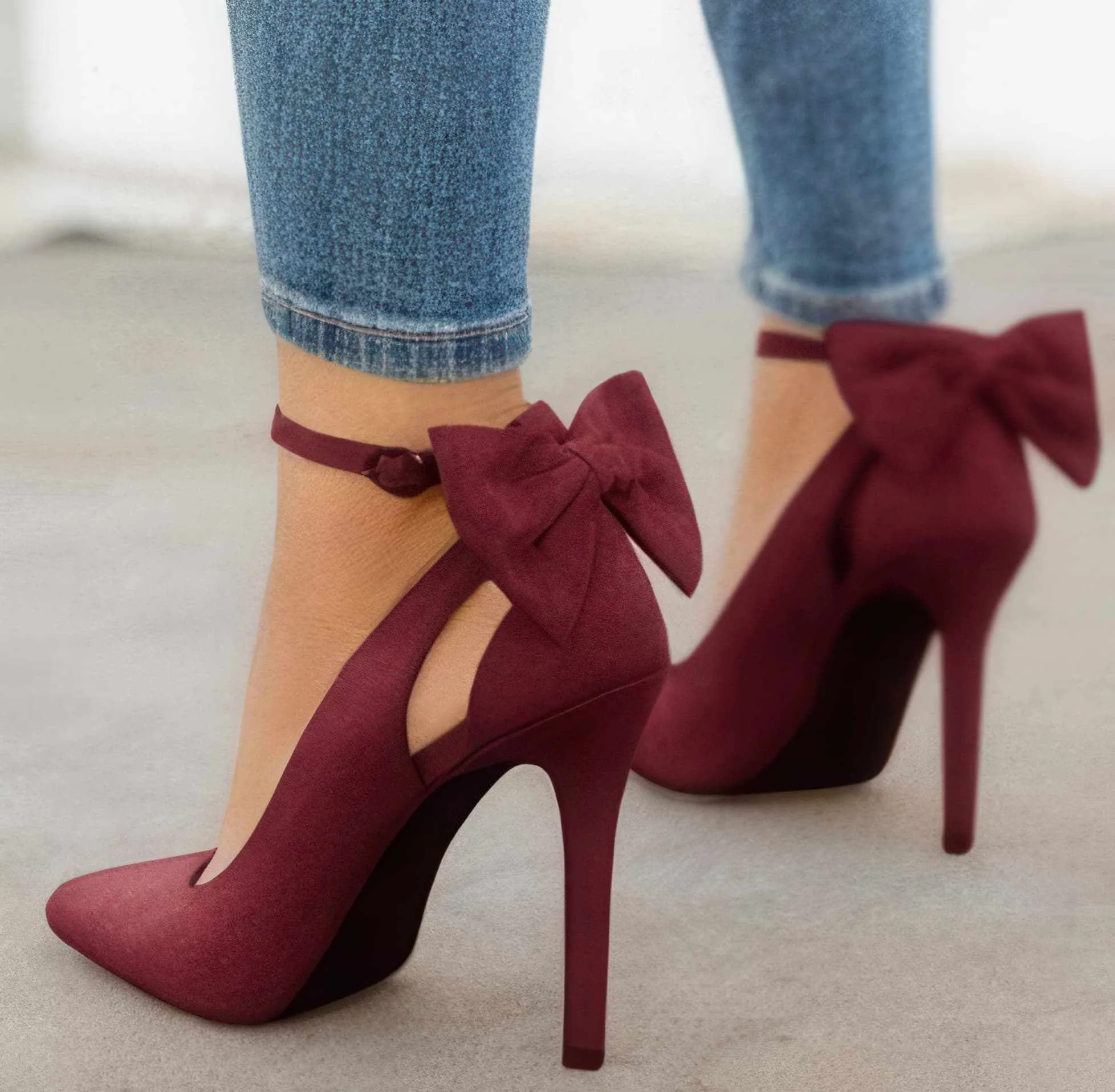 Glow Chic's Bow-Embellished High Heels – Stylish Footwear