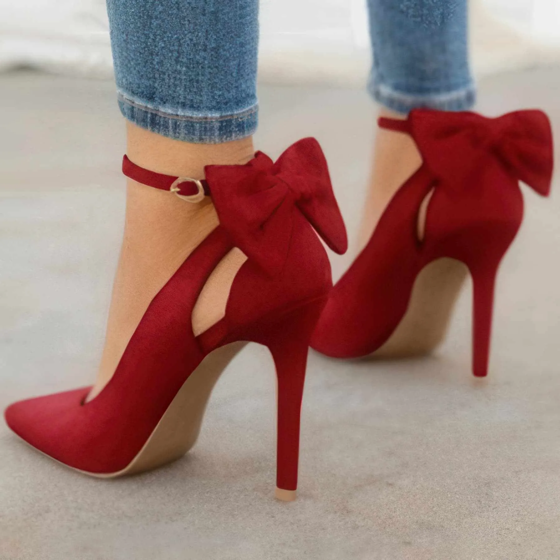 Glow Chic's Bow-Embellished High Heels – Stylish Footwear