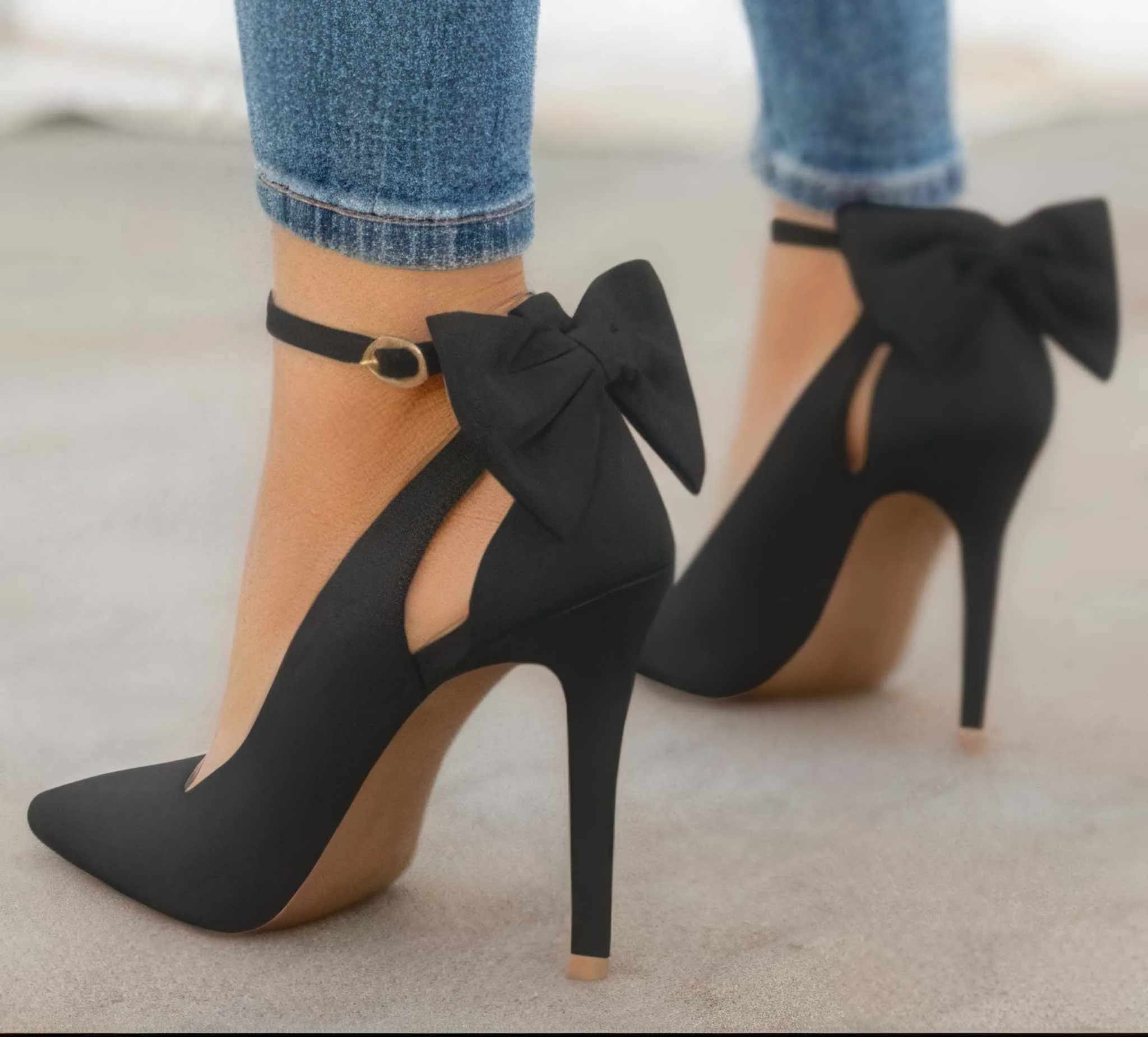 Glow Chic's Bow-Embellished High Heels – Stylish Footwear