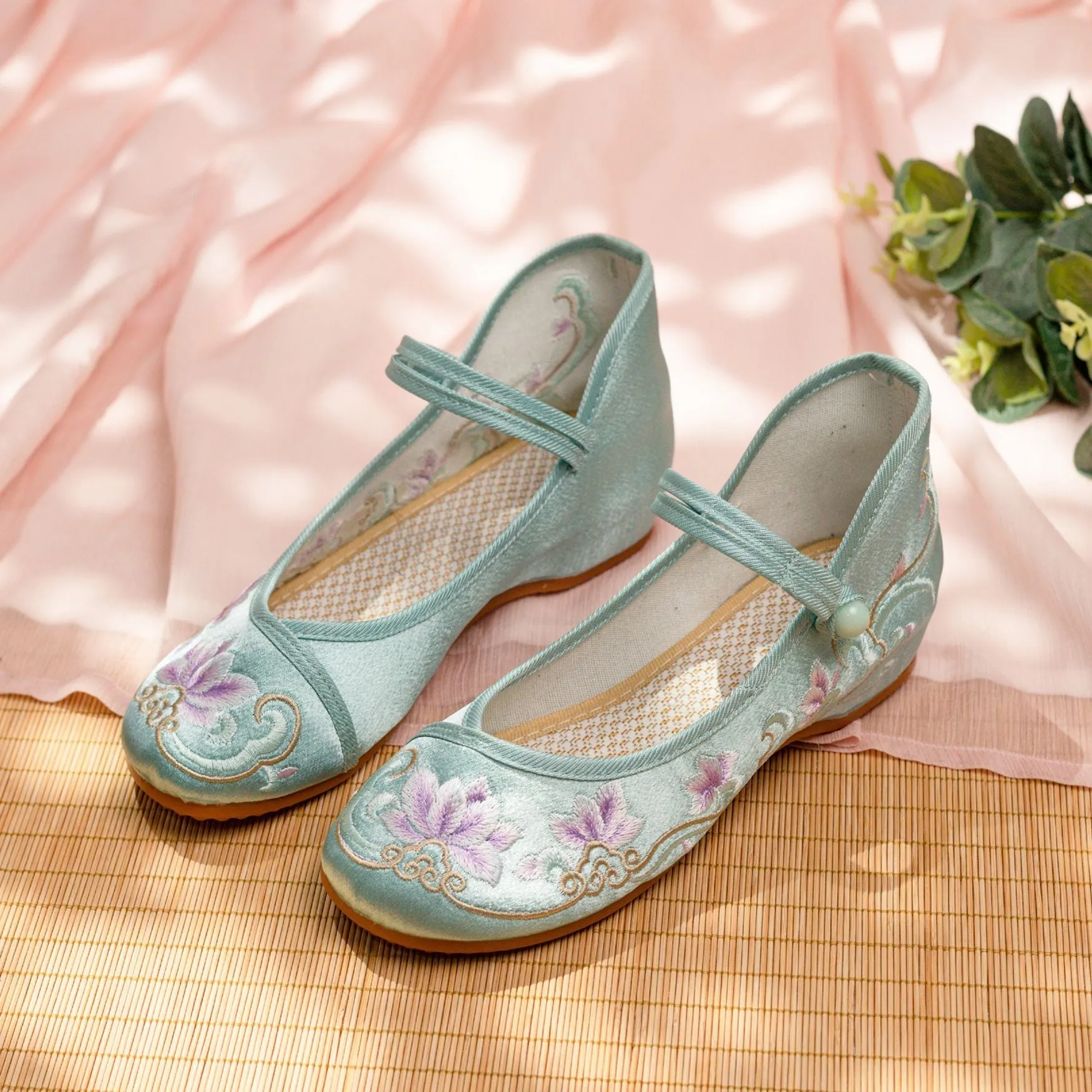 Summer Old Beijing Female Antique Style Embroidery Height Canvas Shoes