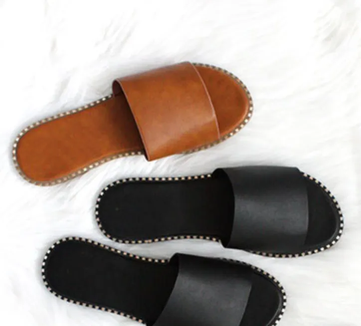 The Micah Slipper Sandal