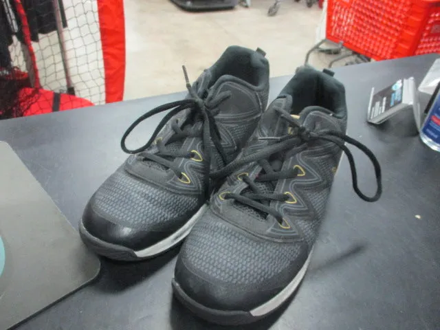 Used Shaq Basketball Shoes Size 5.5